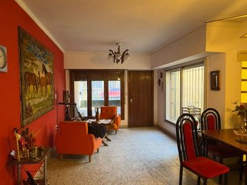 Casa en venta de 5 dormitorios c/ cochera en Centro Oeste