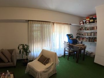 Casa en venta de 5 dormitorios c/ cochera en Centro Oeste