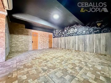 Local Comercial en Venta en Avenida Victoria con Ignacio Carrera Pinto