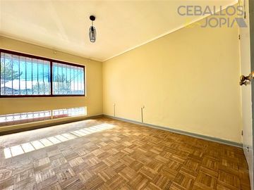 Local Comercial en Venta en Avenida Victoria con Ignacio Carrera Pinto
