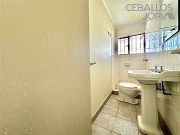Local Comercial en Venta en Avenida Victoria con Ignacio Carrera Pinto
