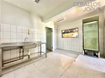 Local Comercial en Venta en Avenida Victoria con Ignacio Carrera Pinto