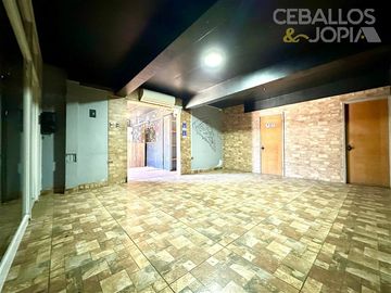 Local Comercial en Venta en Avenida Victoria con Ignacio Carrera Pinto