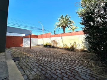 Local Comercial en Venta en Avenida Victoria con Ignacio Carrera Pinto