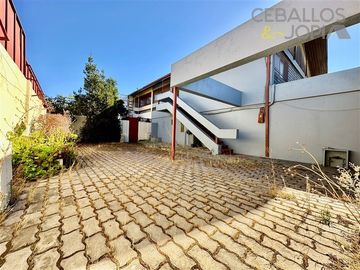Local Comercial en Venta en Avenida Victoria con Ignacio Carrera Pinto