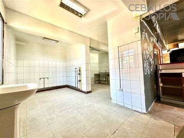 Local Comercial en Venta en Avenida Victoria con Ignacio Carrera Pinto