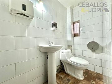 Local Comercial en Venta en Avenida Victoria con Ignacio Carrera Pinto