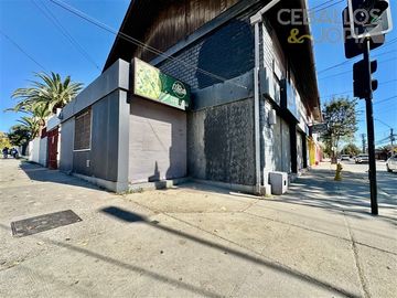 Local Comercial en Venta en Avenida Victoria con Ignacio Carrera Pinto