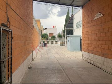 Inmueble comercial en venta, locales comercial, bodega y salón de eventos.