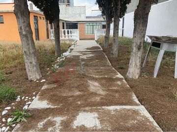 Inmueble comercial en venta, locales comercial, bodega y salón de eventos.