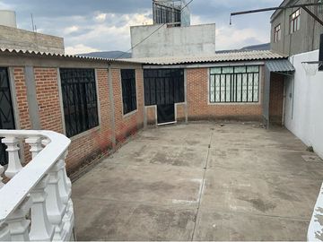 Inmueble comercial en venta, locales comercial, bodega y salón de eventos.