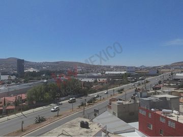Inmueble comercial en venta, locales comercial, bodega y salón de eventos.