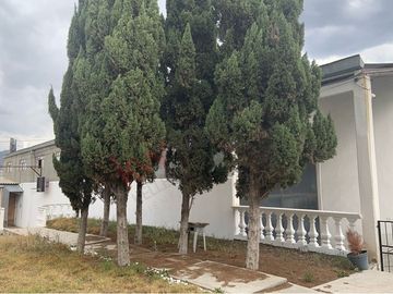 Inmueble comercial en venta, locales comercial, bodega y salón de eventos.