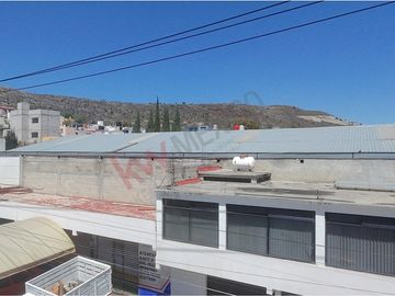 Inmueble comercial en venta, locales comercial, bodega y salón de eventos.