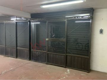 Inmueble comercial en venta, locales comercial, bodega y salón de eventos.