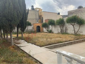 Inmueble comercial en venta, locales comercial, bodega y salón de eventos.