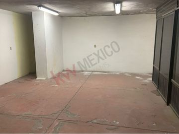 Inmueble comercial en venta, locales comercial, bodega y salón de eventos.