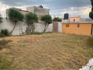 Inmueble comercial en venta, locales comercial, bodega y salón de eventos.