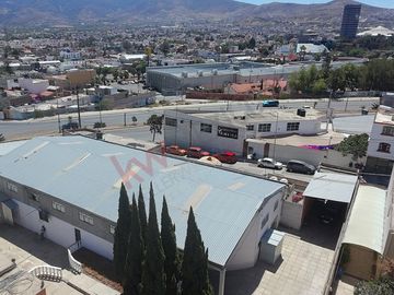 Inmueble comercial en venta, locales comercial, bodega y salón de eventos.