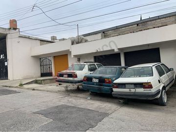 Inmueble comercial en venta, locales comercial, bodega y salón de eventos.