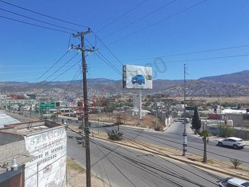 Inmueble comercial en venta, locales comercial, bodega y salón de eventos.