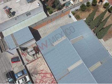 Inmueble comercial en venta, locales comercial, bodega y salón de eventos.