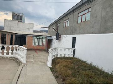 Inmueble comercial en venta, locales comercial, bodega y salón de eventos.