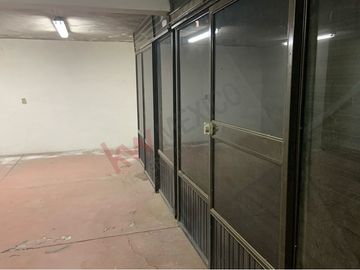 Inmueble comercial en venta, locales comercial, bodega y salón de eventos.