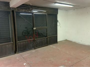 Inmueble comercial en venta, locales comercial, bodega y salón de eventos.