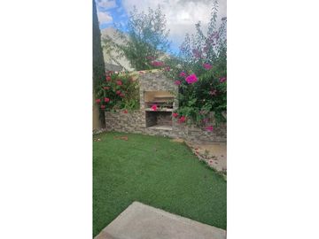 Casa moderna semi nueva en VENTA en Fracc. SANTA CLARA