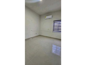 Casa moderna semi nueva en VENTA en Fracc. SANTA CLARA