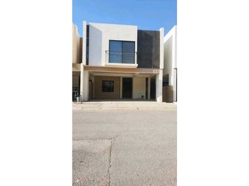 Casa moderna semi nueva en VENTA en Fracc. SANTA CLARA