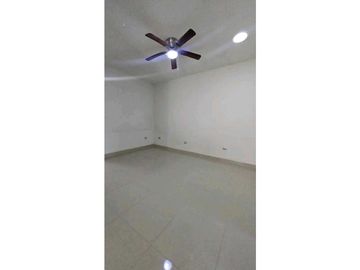 Casa moderna semi nueva en VENTA en Fracc. SANTA CLARA