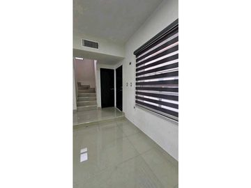 Casa moderna semi nueva en VENTA en Fracc. SANTA CLARA