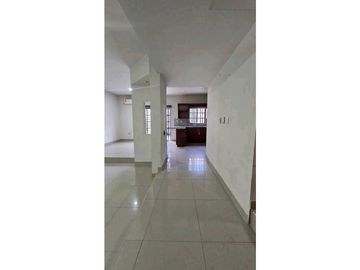 Casa moderna semi nueva en VENTA en Fracc. SANTA CLARA