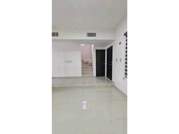Casa moderna semi nueva en VENTA en Fracc. SANTA CLARA
