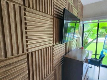Casa con acción incluida en venta en privada en el Yucatán Country Club.