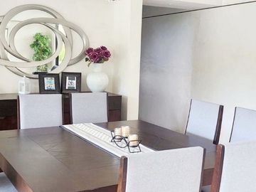 Casa con acción incluida en venta en privada en el Yucatán Country Club.