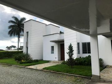 ALQUILER O VENTA CASA CAMPESTRE SECTOR CLUB CAMPESTRE