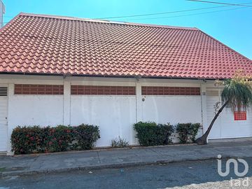Venta de casa y oficinas en el fraccionamiento Virginia, Veracruz