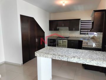 Casa en venta frente a parque en Privanzas del Campestre