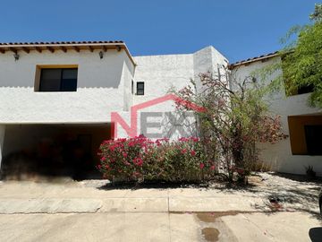 CASA EN VENTA EN CERRADA LOS CANARIOS