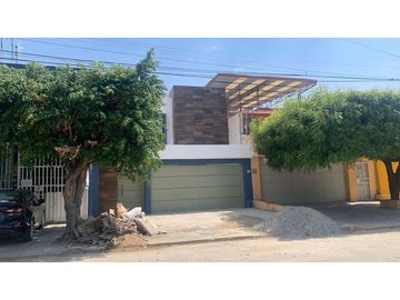 SE SIENTE BONITA ESTA CASA CERCA DEL FRACC. EL VERGEL