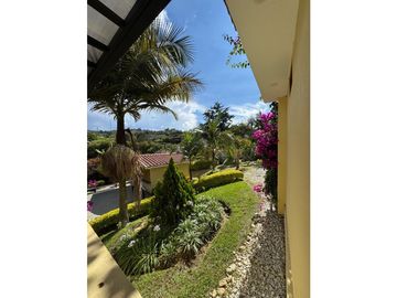 SE VENDE FINCA AMOBLADA EN MARINILLA VIA EL PEÑOL CERCA ALTO DEL [S&S]