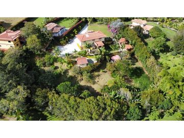 SE VENDE FINCA AMOBLADA EN MARINILLA VIA EL PEÑOL CERCA ALTO DEL [S&S]