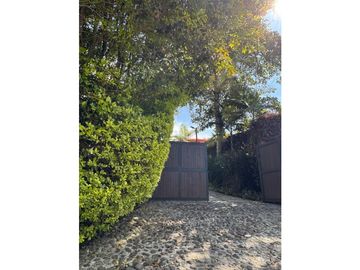 SE VENDE FINCA AMOBLADA EN MARINILLA VIA EL PEÑOL CERCA ALTO DEL [S&S]