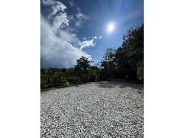 SE VENDE FINCA AMOBLADA EN MARINILLA VIA EL PEÑOL CERCA ALTO DEL [S&S]