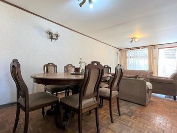 Venta de casa de 6 dormitorios, en Villa Los Paltos, Quillota.