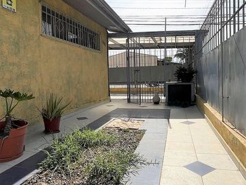 Venta de casa de 6 dormitorios, en Villa Los Paltos, Quillota.