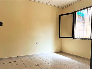Venta de casa de 6 dormitorios, en Villa Los Paltos, Quillota.